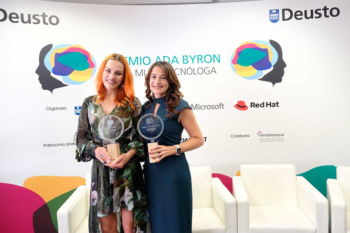 Deusto entrega el “Premio Ada Byron Joven a la Mujer Tecnóloga 2023” a Sara García, investigadora del cáncer y astronauta